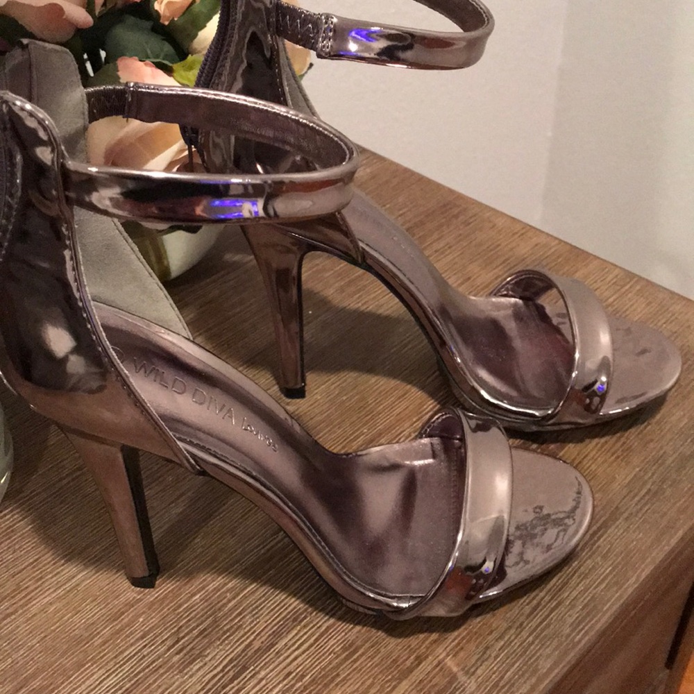 Brand new never worn Metallic heels!